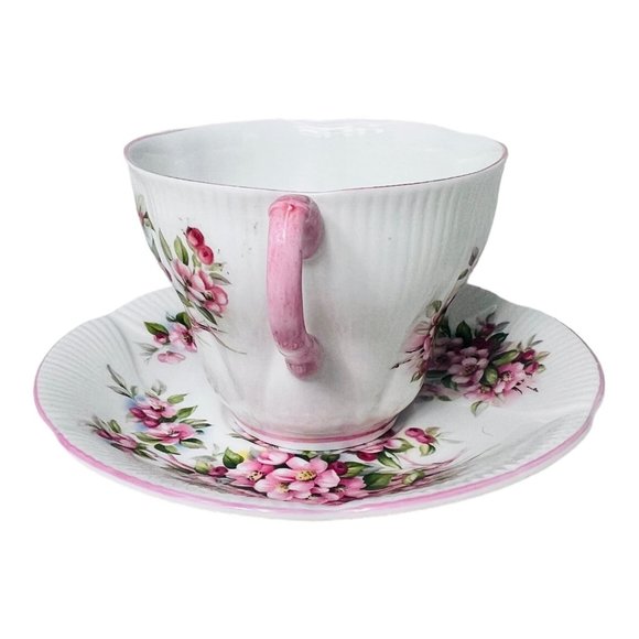 Royal Albert Fine Bone China Vintage Apple Blossom Tea Cup & Saucer - Picture 3 of 9